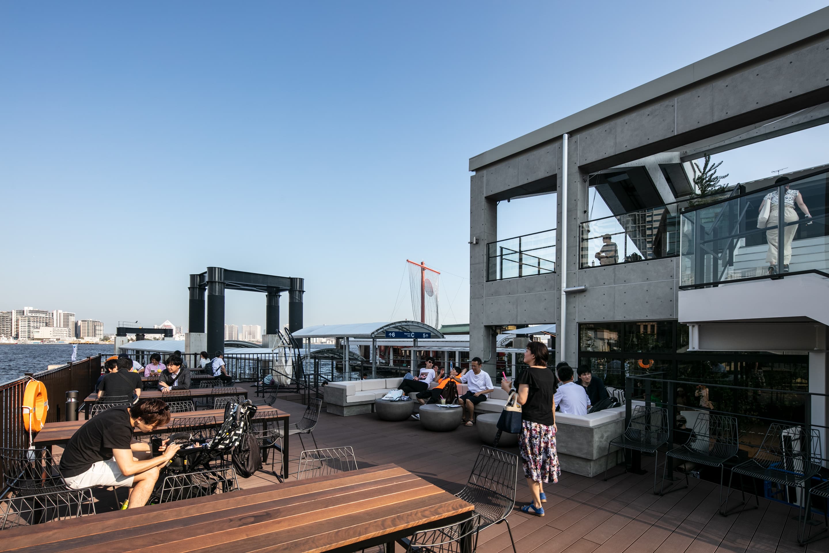 芝生広場&ウッドデッキ2